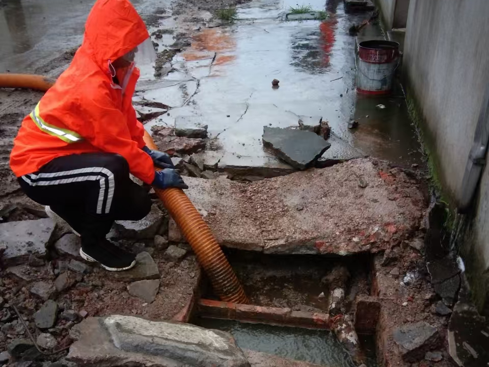 东乌珠穆沁专业清理污水池 炜誉市政以规范流程守护城市 “肠道”